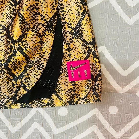Nike limited edition animal snake print shorts - Picture 2 of 6